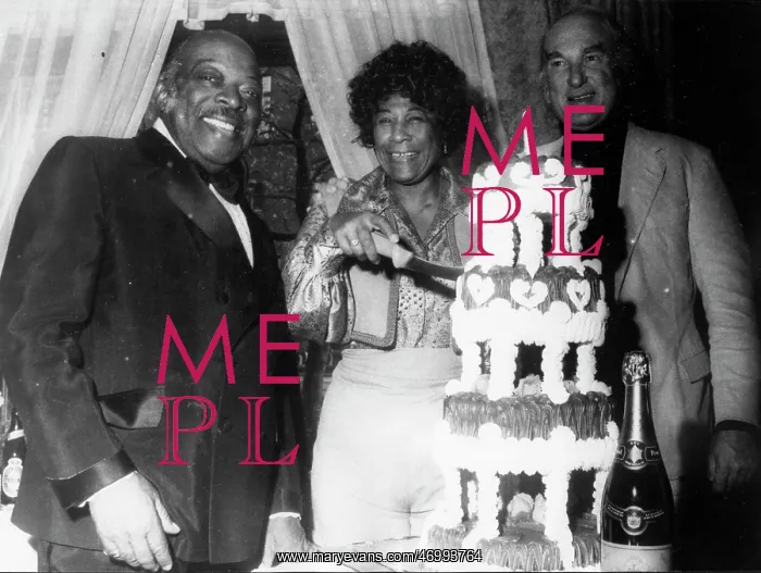 : Ella Fitzgerald and Count Basie with a large cake : Ella Fitzgerald and Count Basie with a large cake