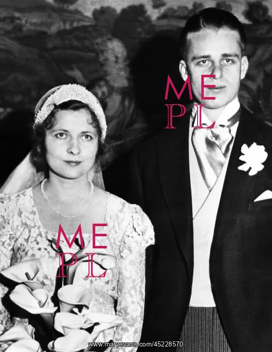 : Elliot Roosevelt with his first wife, Elizabeth ? : Elliot Roosevelt with his first wife, Elizabeth ?