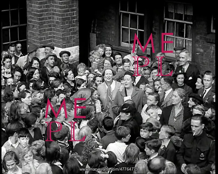 : Elsie and Doris Waters Calling on People to : Elsie and Doris Waters Calling on People to