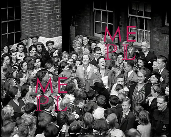 : Elsie and Doris Waters Calling on People to : Elsie and Doris Waters Calling on People to