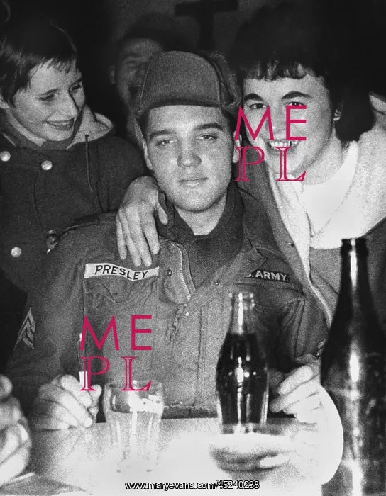 : Elvis Presley serves in Germany : Elvis Presley serves in Germany