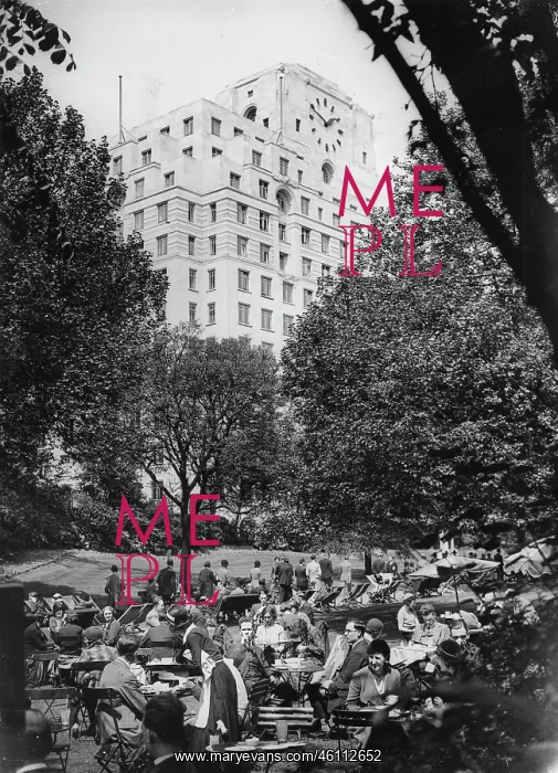 : Embankment Gardens in London - Behind : Embankment Gardens in London - Behind