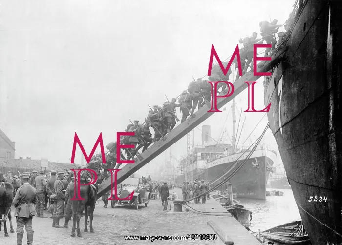 : Embarkation of troops for the occupation of Saaremaa, 1917 : Embarkation of troops for the occupation of Saaremaa, 1917