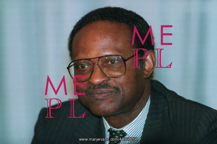  : Emeka Anyaoku