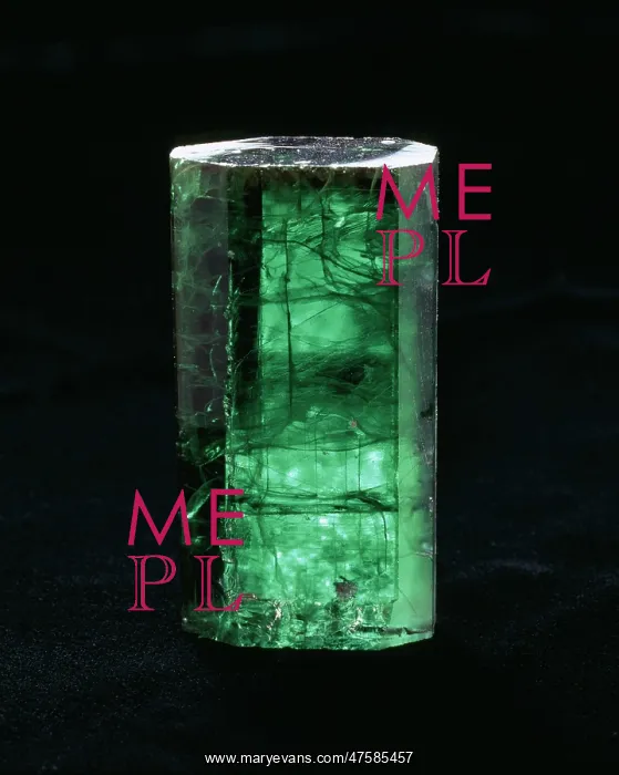 : Emerald. A cylindrical crystal of a synthetic emerald : Emerald. A cylindrical crystal of a synthetic emerald