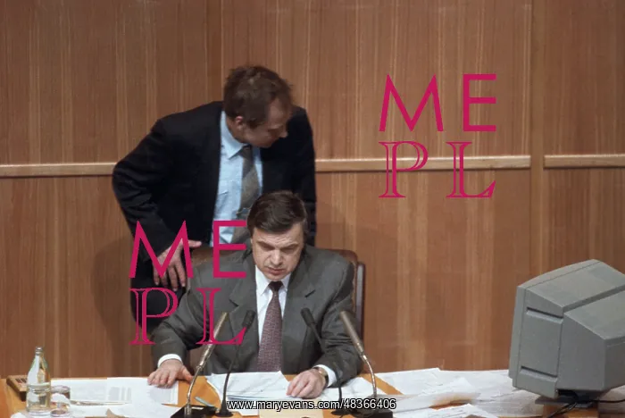 : Emergency meeting of Supreme Soviet of Russian Federation : Emergency meeting of Supreme Soviet of Russian Federation