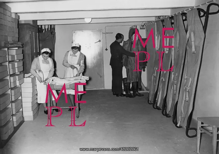 : Emergency room of a bunker, 1941 : Emergency room of a bunker, 1941