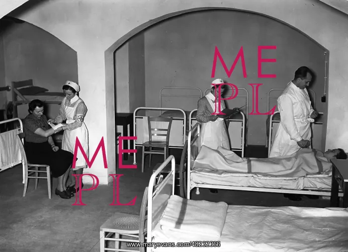 : Emergency room of a bunker, 1941 : Emergency room of a bunker, 1941