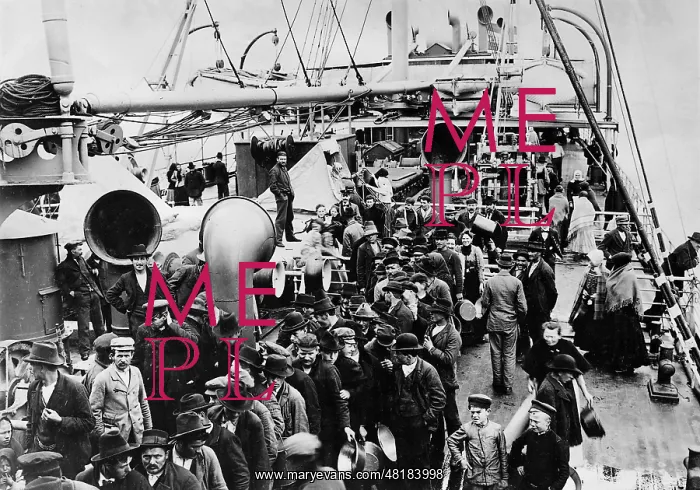 : Emigrants on the deck of the passenger ship Imperator, 191 : Emigrants on the deck of the passenger ship Imperator, 191
