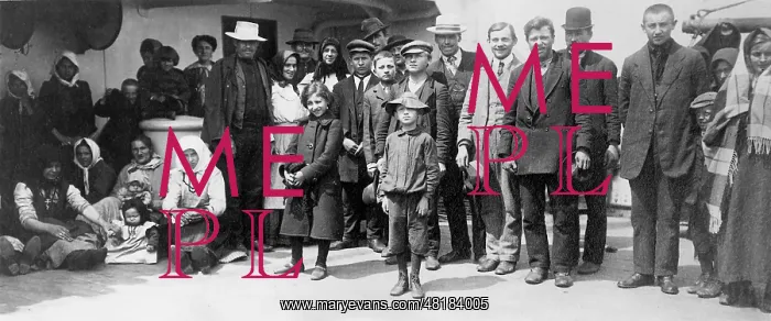 : Emigrants on the deck of the passenger ship Imperator, 191 : Emigrants on the deck of the passenger ship Imperator, 191