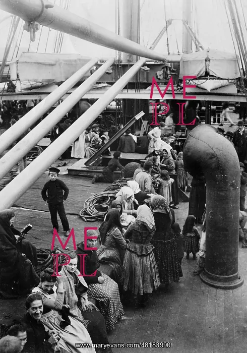 : Emigrants on the deck of the passenger ship Vaterland, 190 : Emigrants on the deck of the passenger ship Vaterland, 190