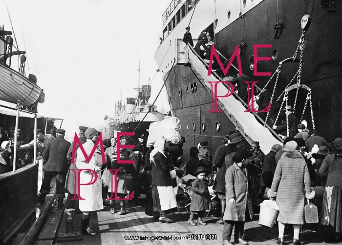 : Emigrants going aboard, 1930 : Emigrants going aboard, 1930