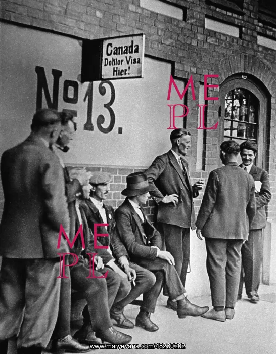 : Emigrants before their medical passport control, 1930 : Emigrants before their medical passport control, 1930