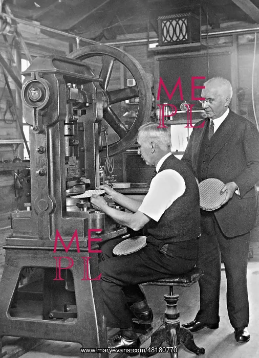 : Emil Berliner in his laboratory, 1927 : Emil Berliner in his laboratory, 1927