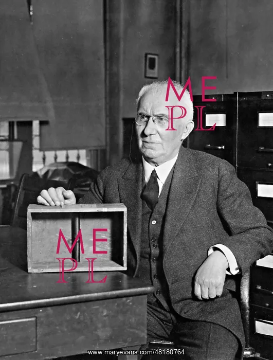 : Emil Berliner with a transmitter, 1927 : Emil Berliner with a transmitter, 1927