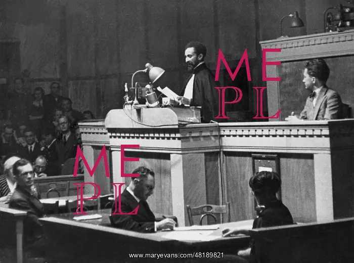 : The emperor Haile Selassie I is speaking in front of the Lea : The emperor Haile Selassie I is speaking in front of the Lea