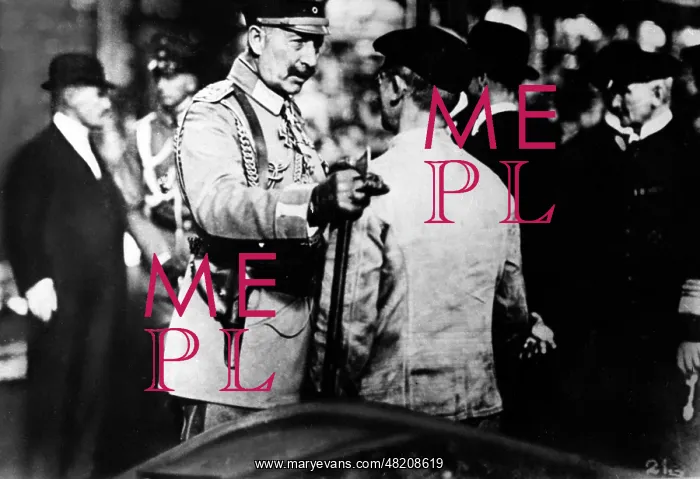 : Emperor Wilhelm II with workers, 1917 : Emperor Wilhelm II with workers, 1917