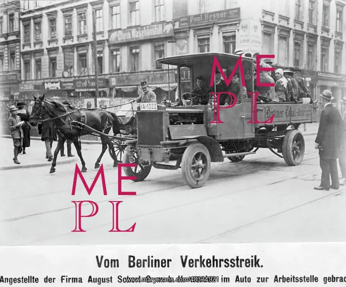 : Employees of the August Scherl Gmbh during : Employees of the August Scherl Gmbh during