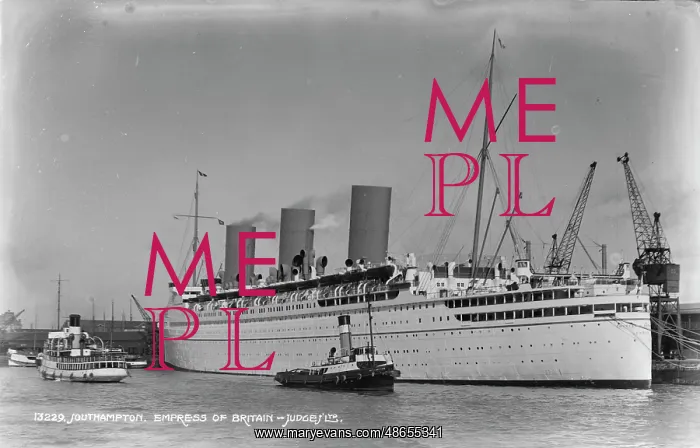 : Empress of Britain at Southampton : Empress of Britain at Southampton