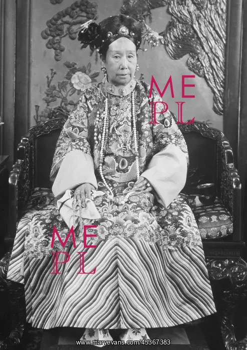 : The Empress Dowager Cixi (Tzu-His), was the dominant : The Empress Dowager Cixi (Tzu-His), was the dominant