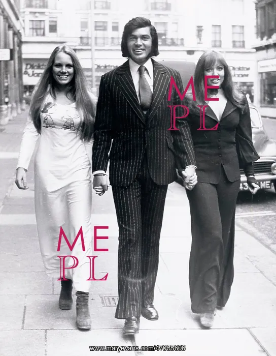 : Engelbert Humperdinck with Young Generation dancers : Engelbert Humperdinck with Young Generation dancers