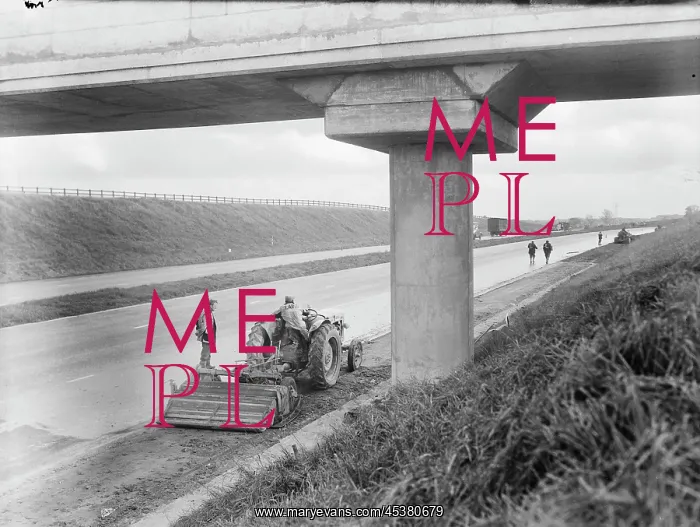 : England. A view of hardshoulder reconstruction works on the M1 : England. A view of hardshoulder reconstruction works on the M1