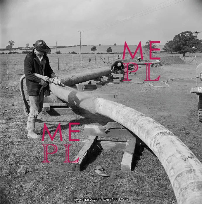 : England. A worker carrying out guniting (spraying concrete) on the Mersey oil pipeline : England. A worker carrying out guniting (spraying concrete) on the Mersey oil pipeline