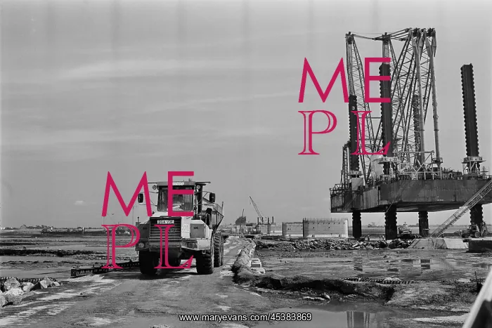 : England. A view of progress on the construction of the Second Severn Crossing : England. A view of progress on the construction of the Second Severn Crossing