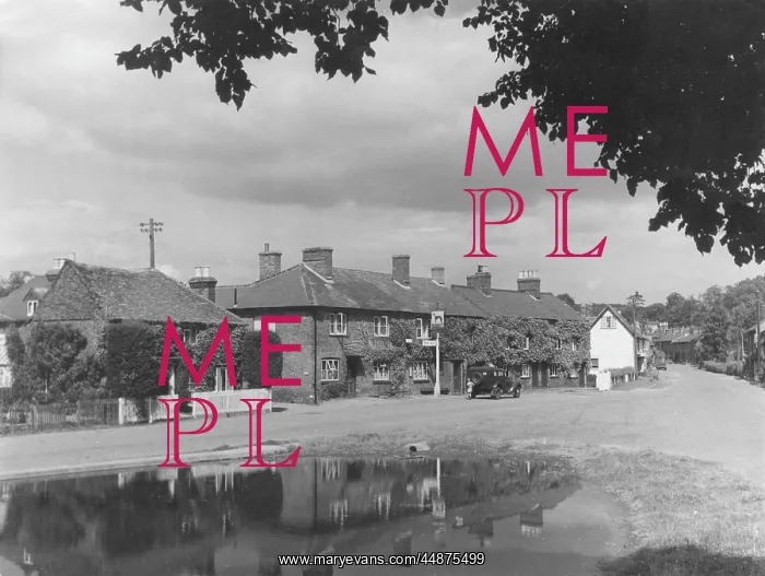 : ENGLAND / ALDBURY : ENGLAND / ALDBURY