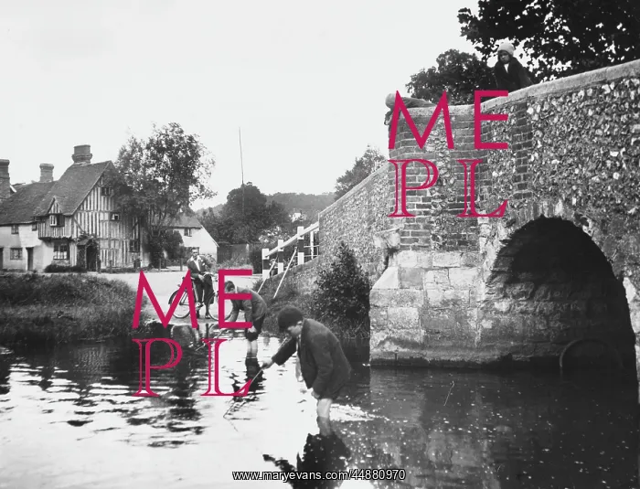 : ENGLAND / EYNESFORD : ENGLAND / EYNESFORD