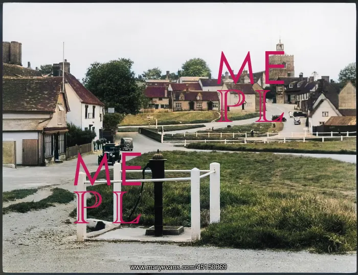 : ENGLAND / FINCHINGFIELD : ENGLAND / FINCHINGFIELD