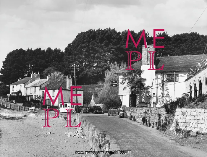 : ENGLAND / HELFORD : ENGLAND / HELFORD