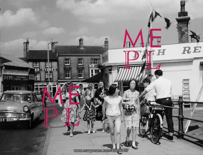 : ENGLAND / LOWESTOFT : ENGLAND / LOWESTOFT