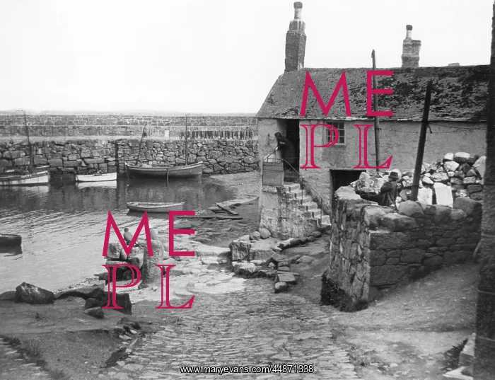 : ENGLAND / MOUSEHOLE : ENGLAND / MOUSEHOLE
