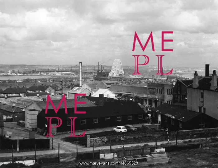 : ENGLAND / RUNCORN : ENGLAND / RUNCORN