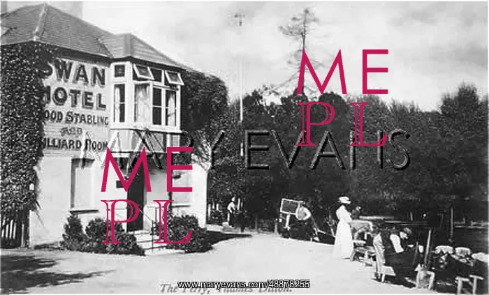 : ENGLAND / THAMES DITTON : ENGLAND / THAMES DITTON