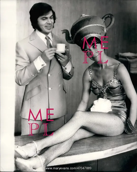 : Englebert Humperdinck in Tea for Two scene for TV show : Englebert Humperdinck in Tea for Two scene for TV show