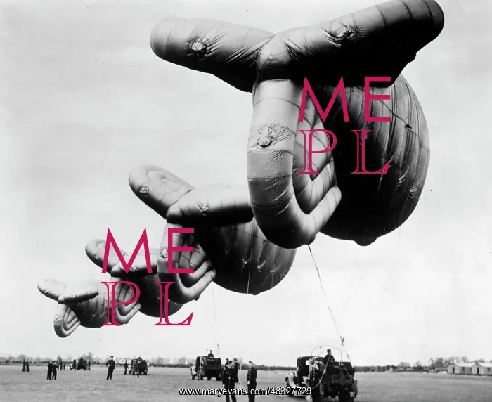 : English barrage balloons, 1938 : English barrage balloons, 1938