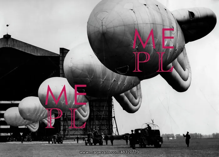 : English barrage balloons, 1938 : English barrage balloons, 1938