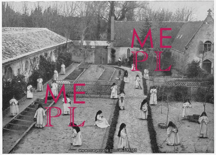 : English Bernardines at Biarritz 1908 : English Bernardines at Biarritz 1908