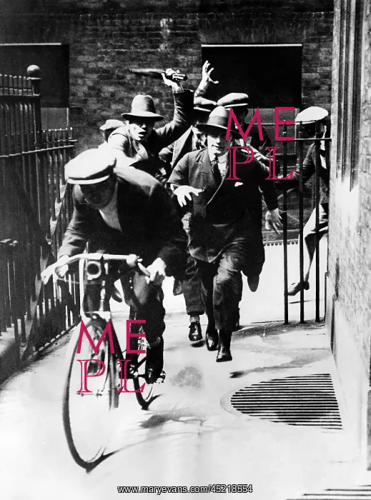 : English General Strike. A crowd of strikers ? : English General Strike. A crowd of strikers ?