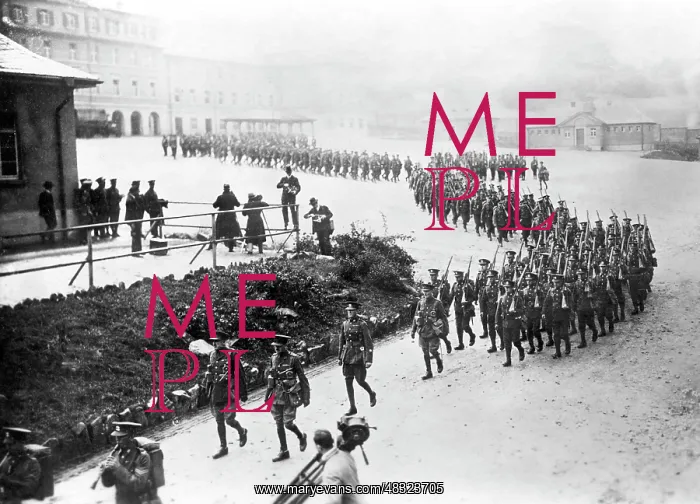 : The English marching off from Koenigstein, 1929 : The English marching off from Koenigstein, 1929