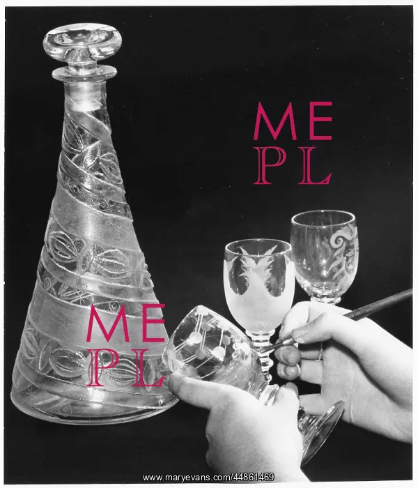: ENGRAVING GLASSWARE : ENGRAVING GLASSWARE