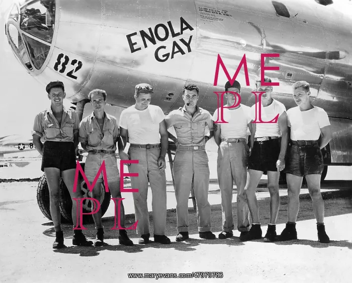 : Enola Gay. Ground crew of the American bomber Enola Gay on Tinian Island : Enola Gay. Ground crew of the American bomber Enola Gay on Tinian Island