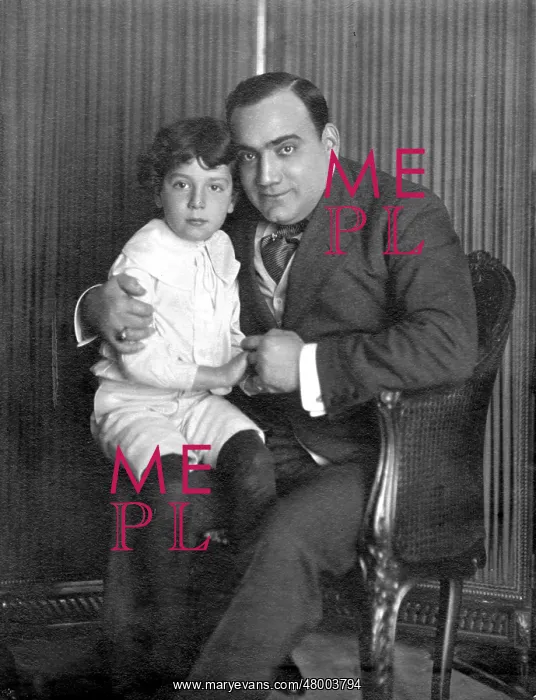 : Enrico Caruso with his son, 1909 : Enrico Caruso with his son, 1909