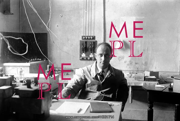 : Enrico Fermi in a laboratory : Enrico Fermi in a laboratory