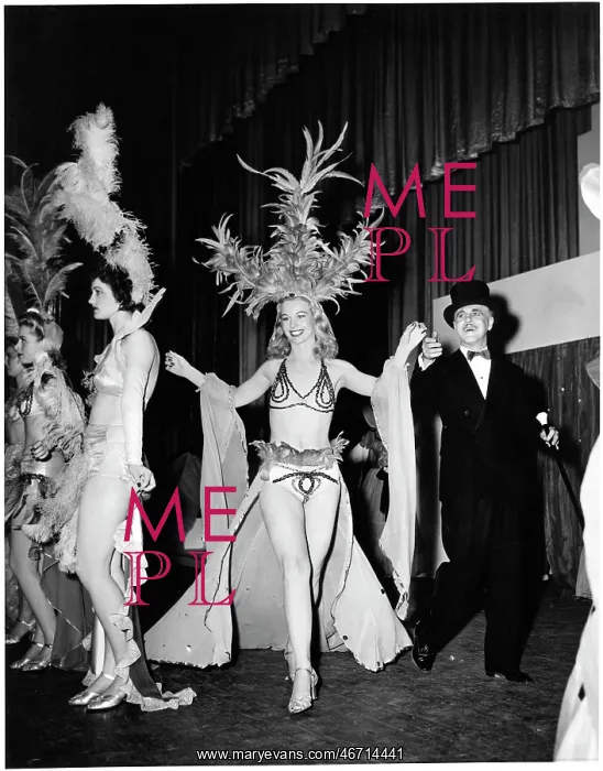 : Entertainment - World War Ii - WW2 : Entertainment - World War Ii - WW2