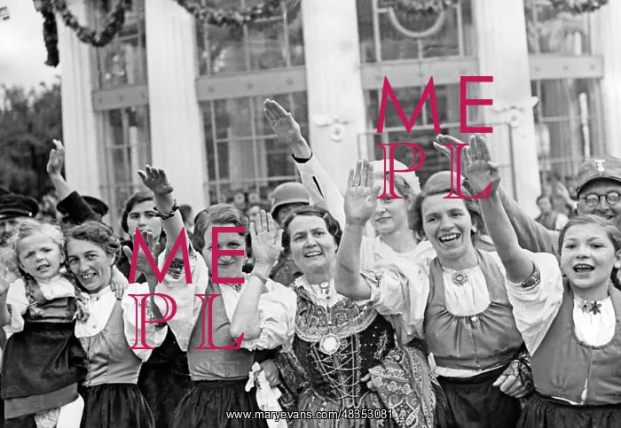 : Enthusiastic population in Cheb, 1938 : Enthusiastic population in Cheb, 1938