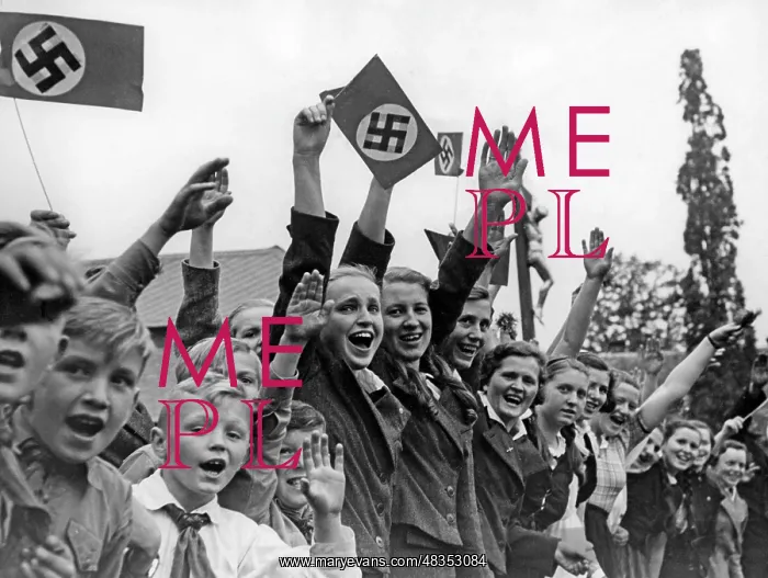 : Enthusiastic population in Hainspach, 1938 : Enthusiastic population in Hainspach, 1938