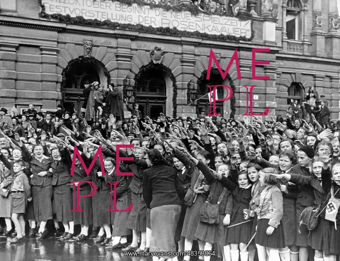 : Enthusiastic population in Reichenberg, 1938 : Enthusiastic population in Reichenberg, 1938
